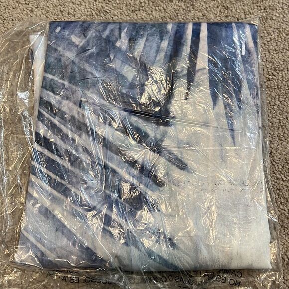 Karen Kane White and Blue Leaf Print Tie Dye Shift Dress Size Small - Picture 4 of 6